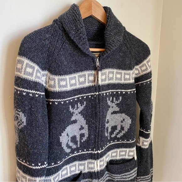 TNA Sweaters - Aritzia TNA Sea to Sky Sweater 100% Lambswool Reindeer Pattern Cowichan Size M